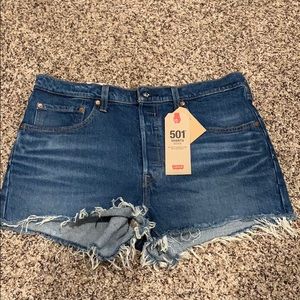 Levi’s 501 mid rise shorts size 31